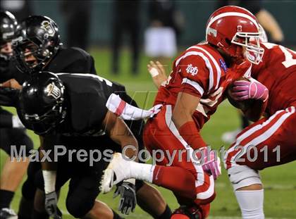 Thumbnail 1 in Mater Dei vs. Servite photogallery.