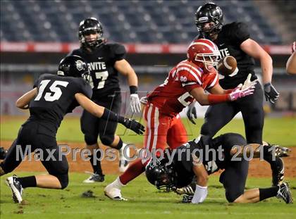Thumbnail 3 in Mater Dei vs. Servite photogallery.