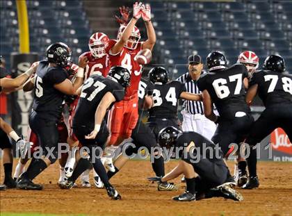 Thumbnail 1 in Mater Dei vs. Servite photogallery.