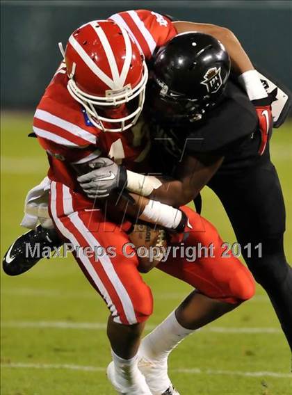 Thumbnail 1 in Mater Dei vs. Servite photogallery.