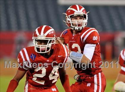 Thumbnail 2 in Mater Dei vs. Servite photogallery.