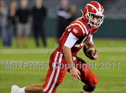 Thumbnail 3 in Mater Dei vs. Servite photogallery.