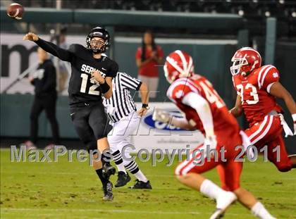 Thumbnail 2 in Mater Dei vs. Servite photogallery.