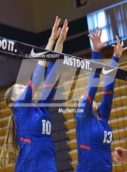 Thumbnail 1 in El Dorado vs. Los Alamitos (Durango Fall Classic) photogallery.