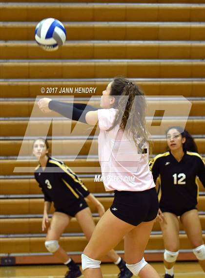 Thumbnail 2 in El Dorado vs. Los Alamitos (Durango Fall Classic) photogallery.
