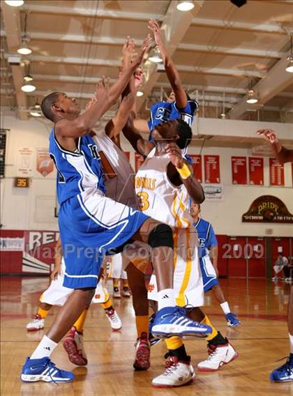 Thumbnail 2 in Cantwell-Sacred Heart vs. Price (Sea Hawk Classic) photogallery.