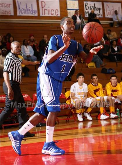 Thumbnail 2 in Cantwell-Sacred Heart vs. Price (Sea Hawk Classic) photogallery.