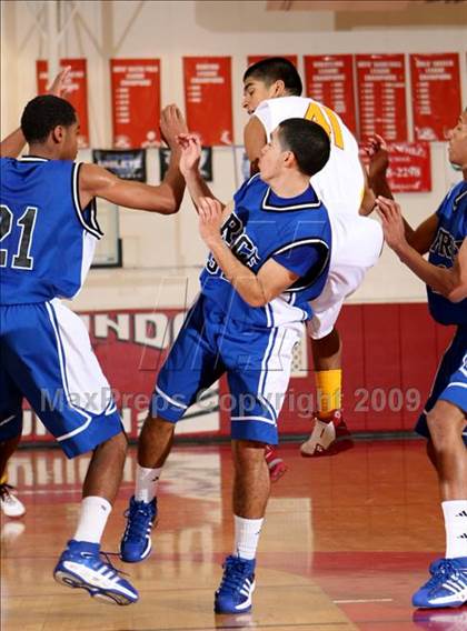 Thumbnail 3 in Cantwell-Sacred Heart vs. Price (Sea Hawk Classic) photogallery.