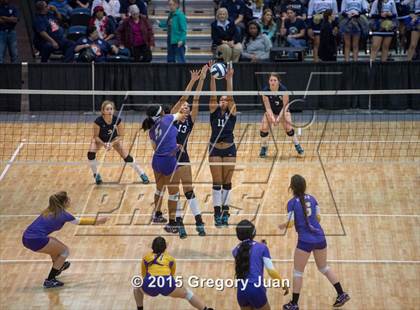 Thumbnail 3 in Rayne vs. Ursuline Academy (LHSAA Division III Quarterfinal) photogallery.