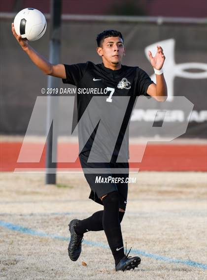 Thumbnail 2 in Queen Creek vs Boulder Creek (DRHS Anthony Solis/Stephen Hopp Cactus Cup) photogallery.