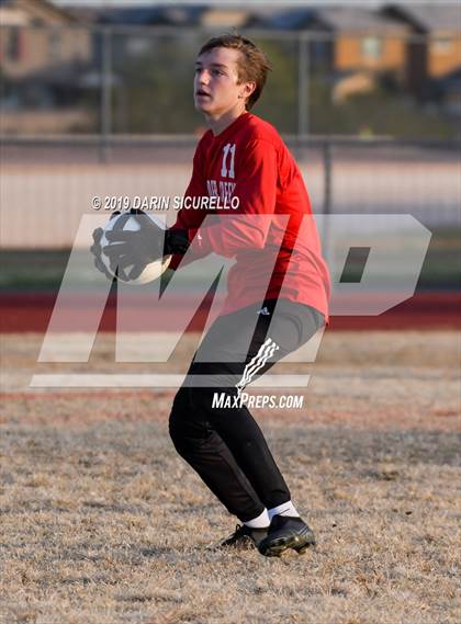 Thumbnail 2 in Queen Creek vs Boulder Creek (DRHS Anthony Solis/Stephen Hopp Cactus Cup) photogallery.