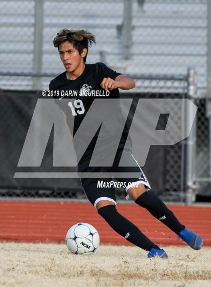 Thumbnail 3 in Queen Creek vs Boulder Creek (DRHS Anthony Solis/Stephen Hopp Cactus Cup) photogallery.