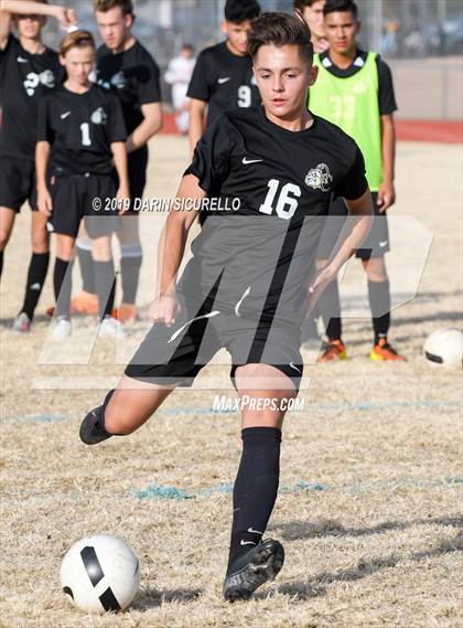 Thumbnail 3 in Queen Creek vs Boulder Creek (DRHS Anthony Solis/Stephen Hopp Cactus Cup) photogallery.