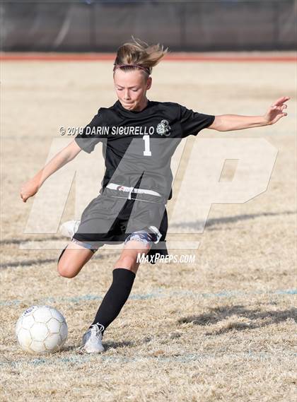 Thumbnail 2 in Queen Creek vs Boulder Creek (DRHS Anthony Solis/Stephen Hopp Cactus Cup) photogallery.