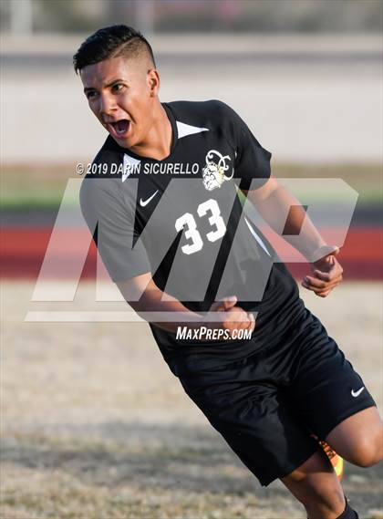 Thumbnail 3 in Queen Creek vs Boulder Creek (DRHS Anthony Solis/Stephen Hopp Cactus Cup) photogallery.