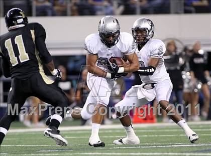 Thumbnail 1 in Mansfield vs. Guyer (5A Division 2 Region 1 Area) photogallery.