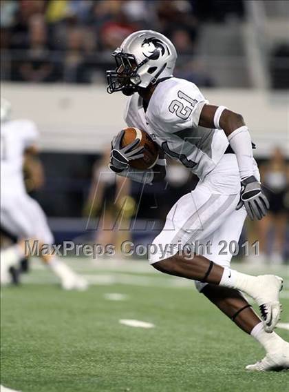 Thumbnail 3 in Mansfield vs. Guyer (5A Division 2 Region 1 Area) photogallery.