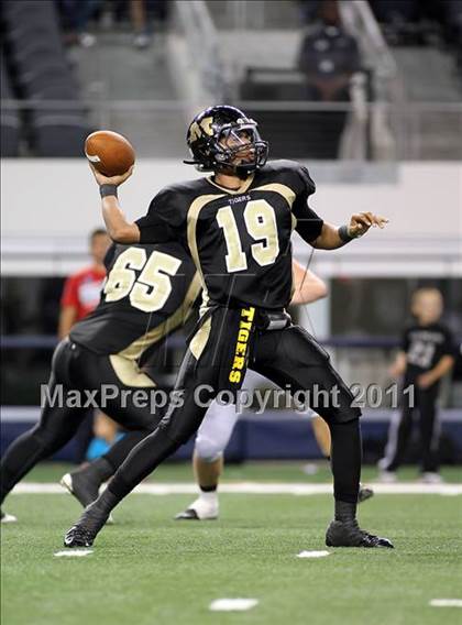 Thumbnail 1 in Mansfield vs. Guyer (5A Division 2 Region 1 Area) photogallery.
