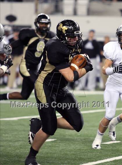 Thumbnail 2 in Mansfield vs. Guyer (5A Division 2 Region 1 Area) photogallery.