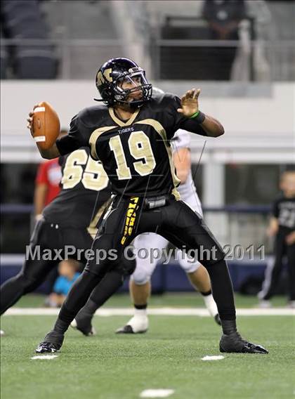 Thumbnail 3 in Mansfield vs. Guyer (5A Division 2 Region 1 Area) photogallery.