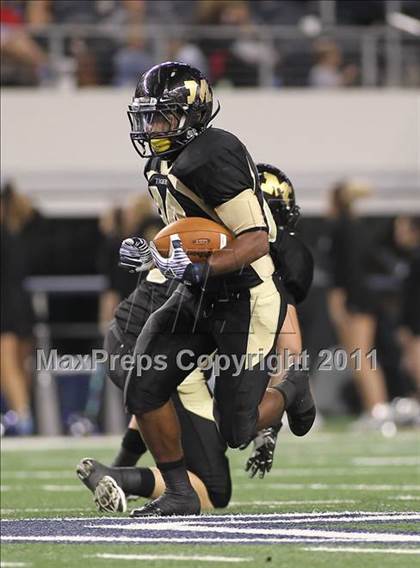 Thumbnail 1 in Mansfield vs. Guyer (5A Division 2 Region 1 Area) photogallery.