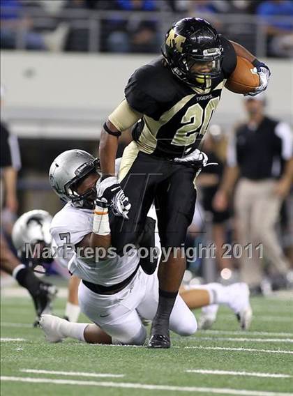 Thumbnail 3 in Mansfield vs. Guyer (5A Division 2 Region 1 Area) photogallery.
