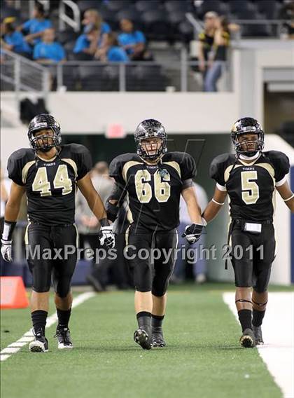 Thumbnail 2 in Mansfield vs. Guyer (5A Division 2 Region 1 Area) photogallery.