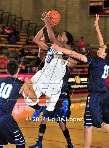 Thumbnail 2 in Santa Margarita vs. Bullard (Nike Extravaganza) photogallery.