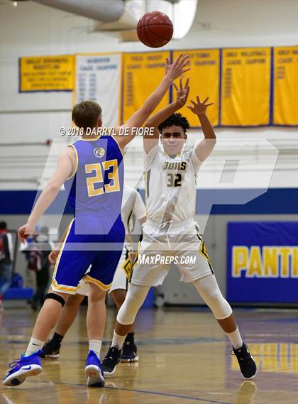 Thumbnail 1 in Gilroy vs. Del Mar photogallery.
