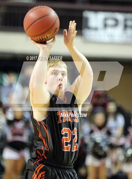 Thumbnail 3 in Holly vs. Cheyenne Wells  (CHSAA 1A Final) photogallery.