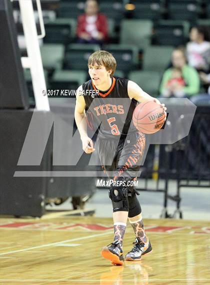 Thumbnail 2 in Holly vs. Cheyenne Wells  (CHSAA 1A Final) photogallery.