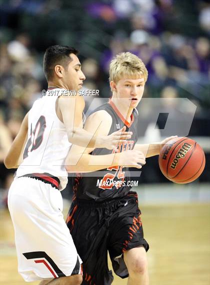 Thumbnail 2 in Holly vs. Cheyenne Wells  (CHSAA 1A Final) photogallery.