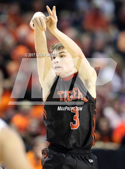 Thumbnail 3 in Holly vs. Cheyenne Wells  (CHSAA 1A Final) photogallery.