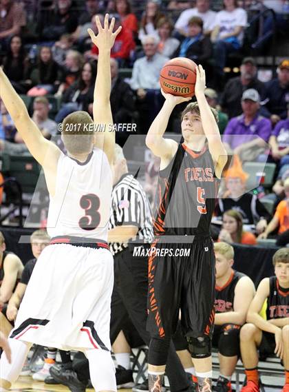 Thumbnail 1 in Holly vs. Cheyenne Wells  (CHSAA 1A Final) photogallery.