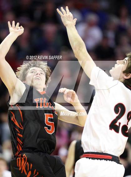 Thumbnail 3 in Holly vs. Cheyenne Wells  (CHSAA 1A Final) photogallery.