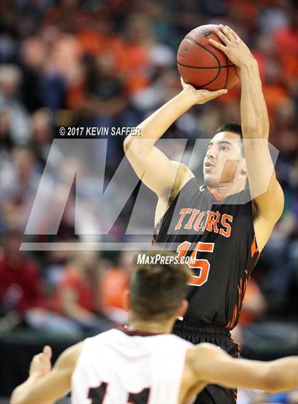Thumbnail 2 in Holly vs. Cheyenne Wells  (CHSAA 1A Final) photogallery.