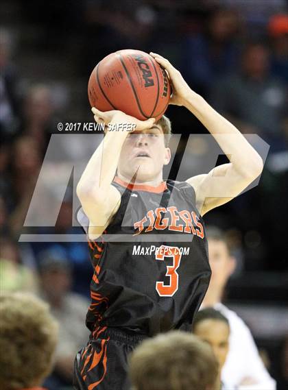 Thumbnail 3 in Holly vs. Cheyenne Wells  (CHSAA 1A Final) photogallery.