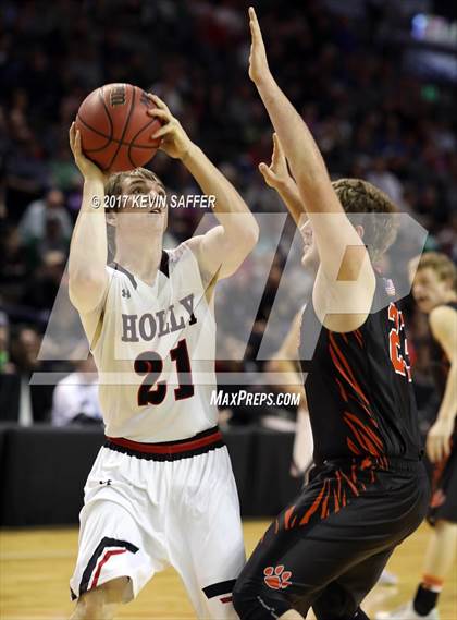 Thumbnail 2 in Holly vs. Cheyenne Wells  (CHSAA 1A Final) photogallery.