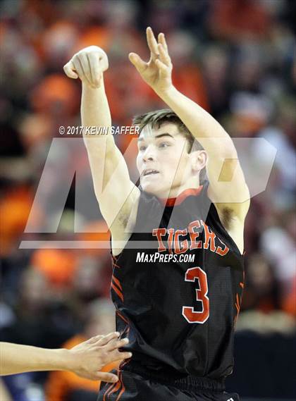 Thumbnail 1 in Holly vs. Cheyenne Wells  (CHSAA 1A Final) photogallery.