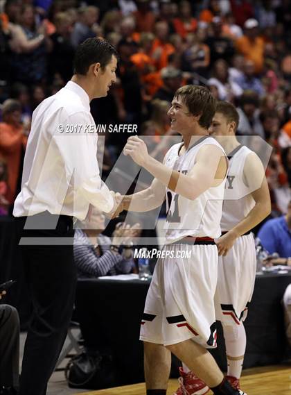 Thumbnail 1 in Holly vs. Cheyenne Wells  (CHSAA 1A Final) photogallery.