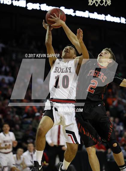 Thumbnail 3 in Holly vs. Cheyenne Wells  (CHSAA 1A Final) photogallery.