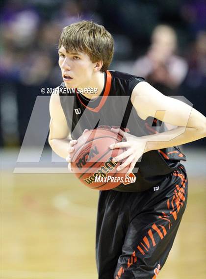 Thumbnail 2 in Holly vs. Cheyenne Wells  (CHSAA 1A Final) photogallery.