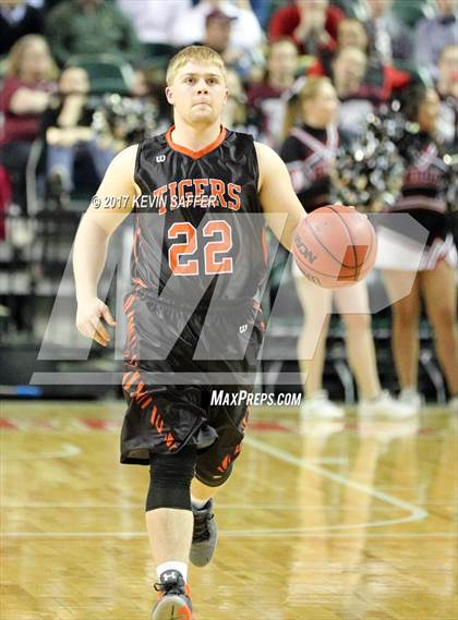 Thumbnail 2 in Holly vs. Cheyenne Wells  (CHSAA 1A Final) photogallery.