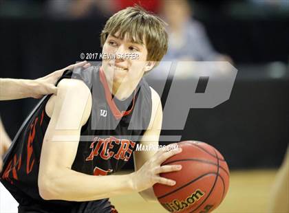 Thumbnail 2 in Holly vs. Cheyenne Wells  (CHSAA 1A Final) photogallery.