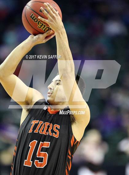 Thumbnail 2 in Holly vs. Cheyenne Wells  (CHSAA 1A Final) photogallery.