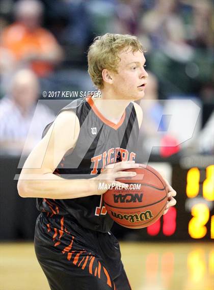 Thumbnail 1 in Holly vs. Cheyenne Wells  (CHSAA 1A Final) photogallery.