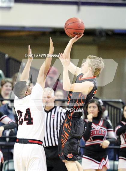 Thumbnail 3 in Holly vs. Cheyenne Wells  (CHSAA 1A Final) photogallery.