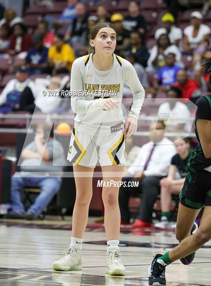 Thumbnail 1 in Huntsville vs. Mt. Pleasant (UIL 5A Regional Semifinal Playoff) photogallery.