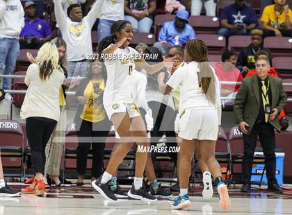 Thumbnail 1 in Huntsville vs. Mt. Pleasant (UIL 5A Regional Semifinal Playoff) photogallery.