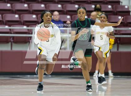Thumbnail 3 in Huntsville vs. Mt. Pleasant (UIL 5A Regional Semifinal Playoff) photogallery.